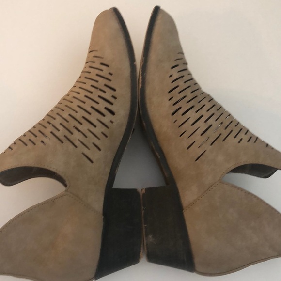 Camel beige tan color Yoki booties with heel - Picture 4 of 7